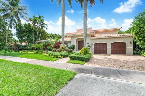 928 Placetas Ave, Coral Gables, FL, 33146 | Card Image