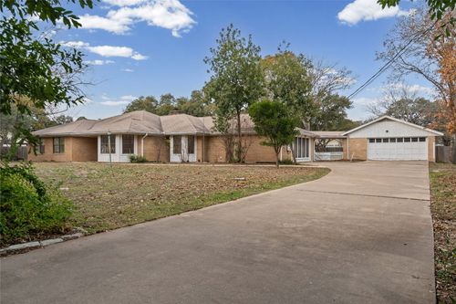 304 Live Oak Dr, Mountain City, TX, 78610-9296 | Card Image