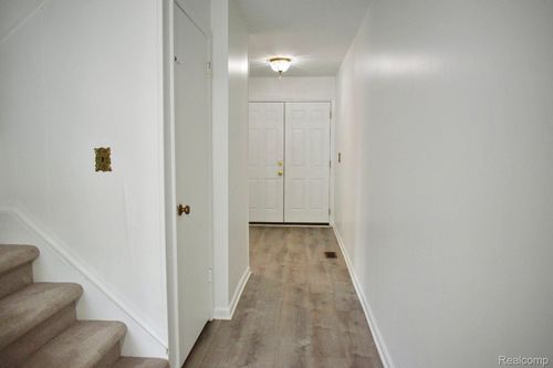 1833 Torquay Ave, Royal Oak, MI, 48073-1222 | Card Image