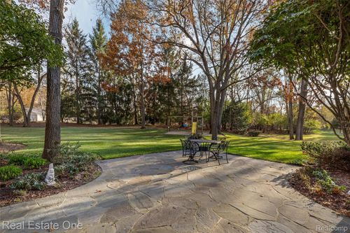 2877 W Bloomfield Oaks Dr, West Bloomfield, MI, 48324-2497 | Card Image