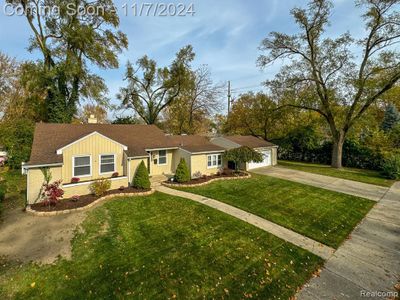 15526 Kirkshire Avenue, Home with 3 bedrooms, 2 bathrooms and null parking in Beverly Hills Vlg MI | Image 3