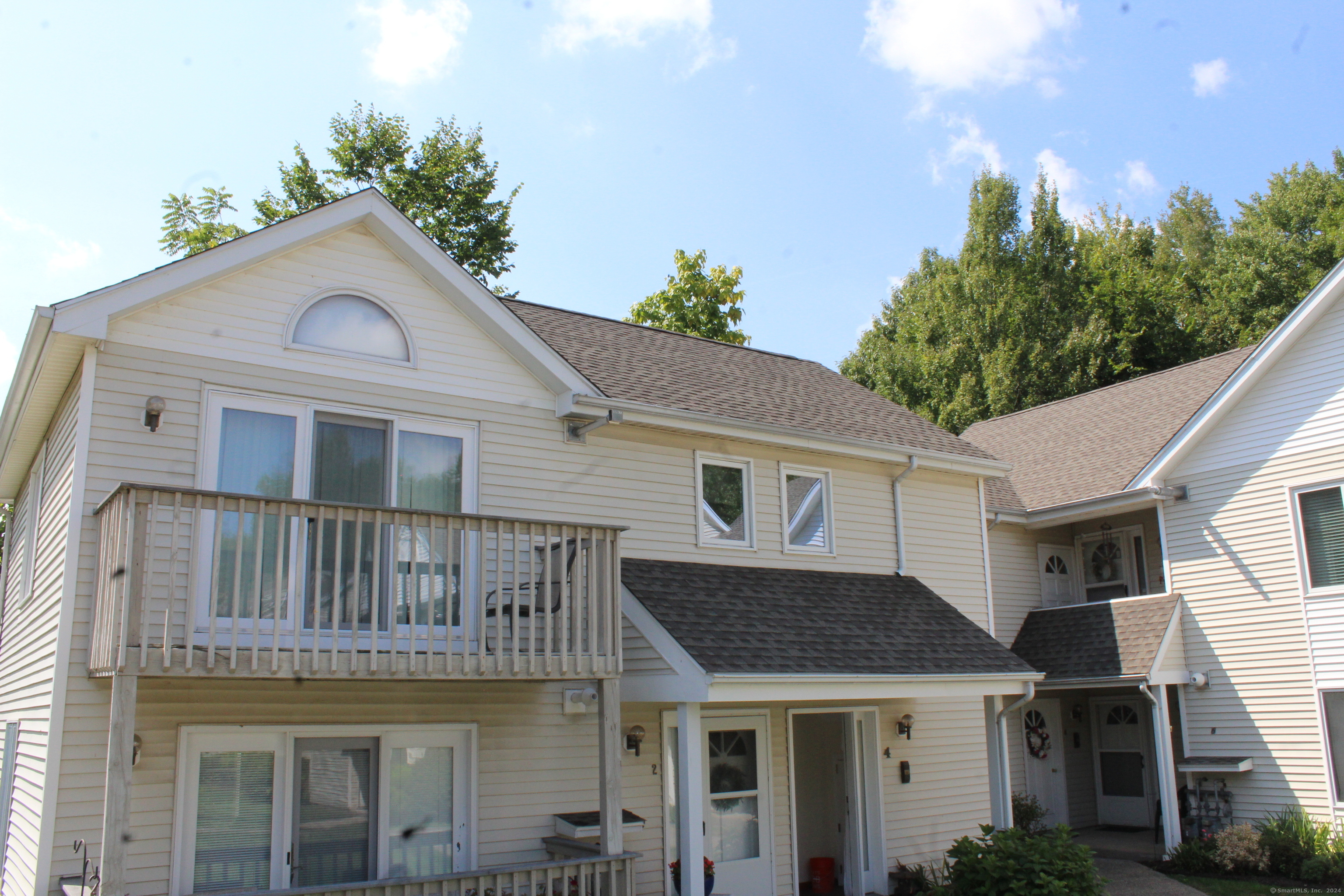 Millbrook Ct, Newington, CT 06111