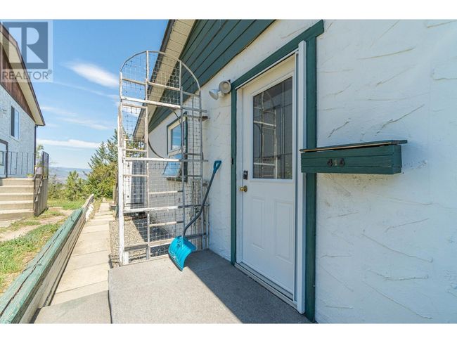 416 Waddington Dr, Home with 4 bedrooms, 2 bathrooms and null parking in Kamloops BC | Image 4