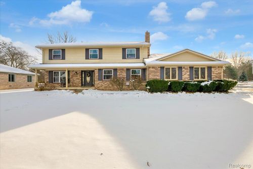 518 Charing Cross Dr, Grand Blanc, MI, 48439-1540 | Card Image