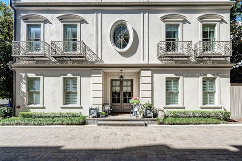 2113 Bancroft St, Houston, TX, 77027-3703 | Card Image