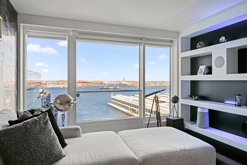 17c-150 Seaport Blvd, Boston, MA, 02210-2759 | Card Image