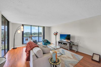 318 - 5380 Woodland Lakes Drive, Condo with 2 bedrooms, 2 bathrooms and null parking in Palm Beach Gardens FL | Image 3