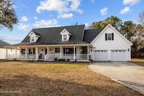 137 Skipper Ct, Newport, NC, 28570-8042 | Card Image