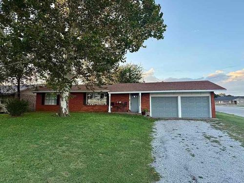 200 Arden St, Bowie, TX, 76230-5729 | Card Image