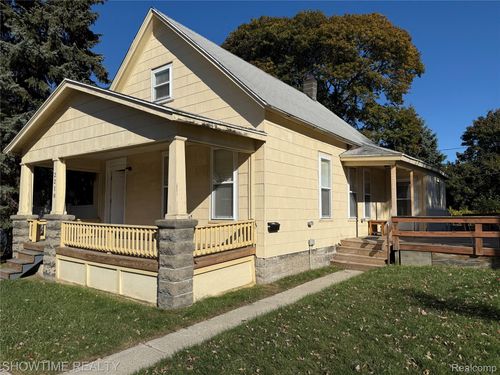 2210 Willow St, Port Huron, MI, 48060-3032 | Card Image