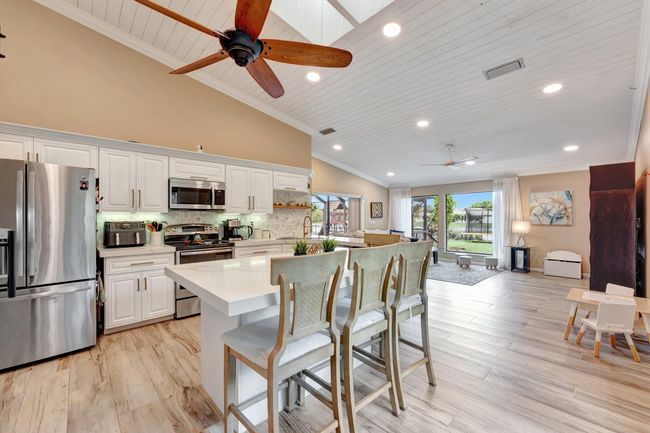 Sky lights in kitchen | Image 10