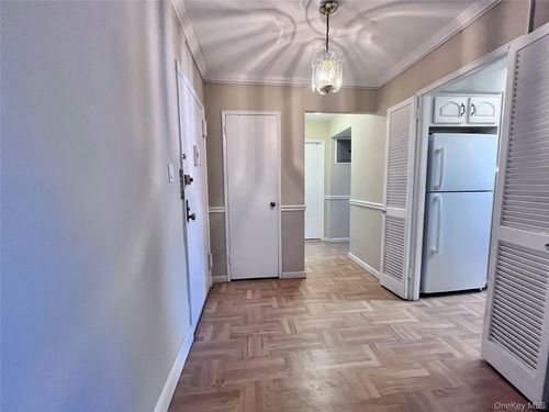 apt-1j-60 Hempstead Ave, Lynbrook, NY, 11563-1622 | Card Image