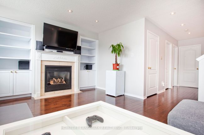 90 Bassett Ave, Home with 3 bedrooms, 4 bathrooms and 3 parking in Richmond Hill ON | Image 8