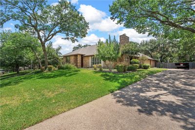 13000 Sandalwood Drive, House other with 4 bedrooms, 3 bathrooms and 2 parking in Woodway TX | Image 3