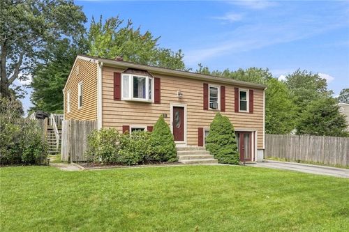 77 Kenneth Ave, Warwick, RI, 02889-8405 | Card Image
