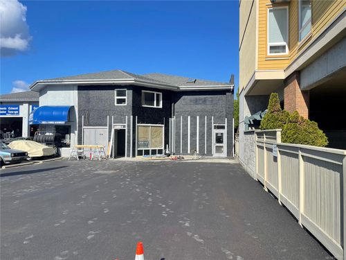 201-9824 Fifth St, Sidney, BC, V8L2X3 | Card Image