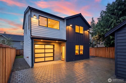 b-12562 17th Ave Ne, Seattle, WA, 98125-4102 | Card Image