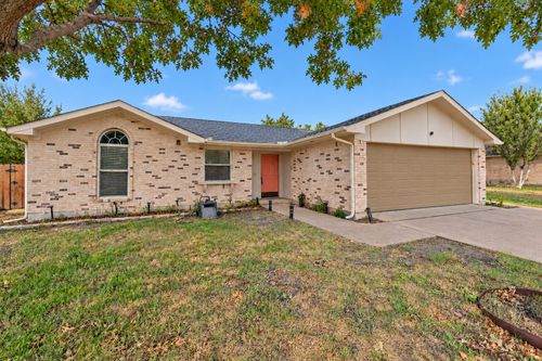 907 Crest Park Dr, Garland, TX, 75042-5429 | Card Image
