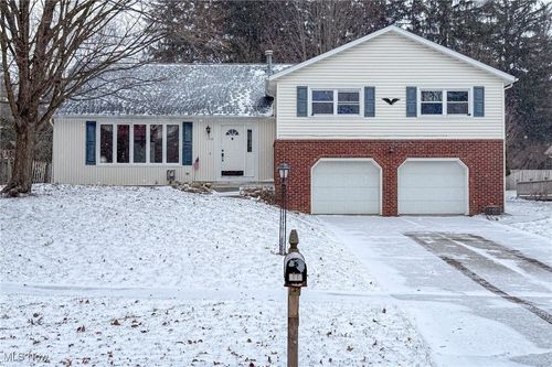 140 Roshon Dr, Medina, OH, 44256-2018 | Card Image