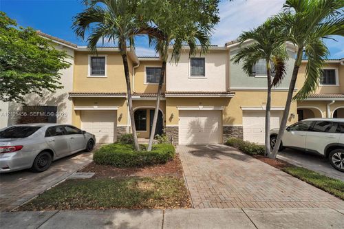 371 Ne 194th Ter, Miami, FL, 33179 | Card Image