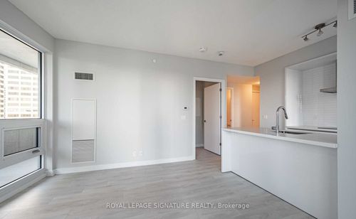 2708-2221 Yonge St, Toronto, ON, M4S0B8 | Card Image