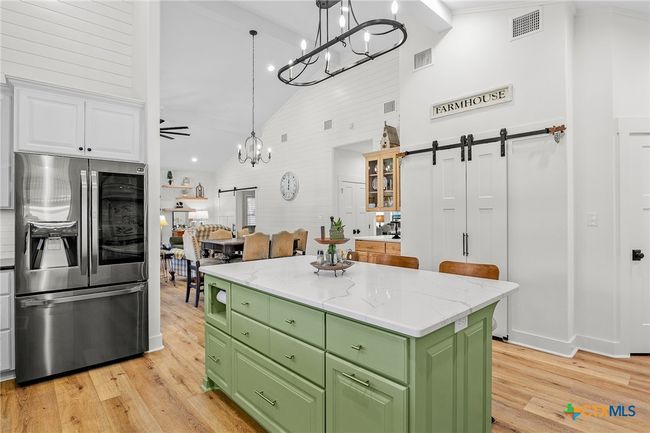 214 Timothy St, Home with 3 bedrooms, 3 bathrooms and null parking in Inez TX | Image 34