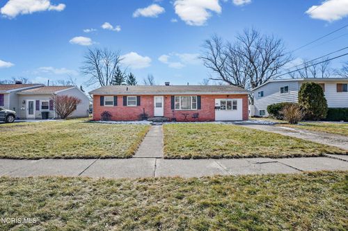 245 Edinborough Dr, Findlay, OH, 45840-4009 | Card Image