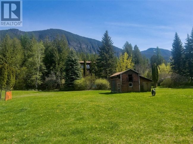 5110 Vance Rd, House other with 3 bedrooms, 3 bathrooms and 2 parking in Canyon BC | Image 43