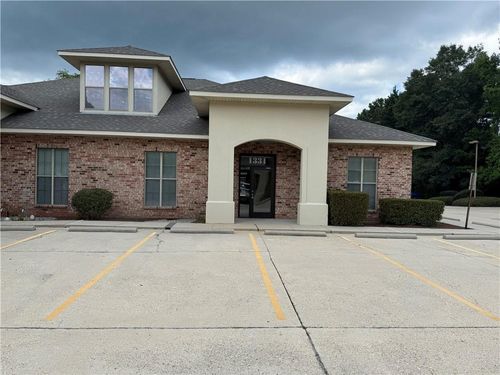 1331 W Causeway Approach, Mandeville, LA, 70471-3043 | Card Image
