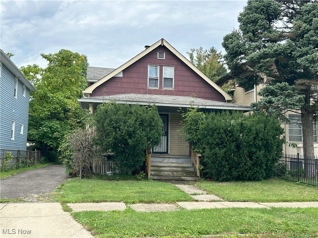 142nd St, Cleveland, OH 44128