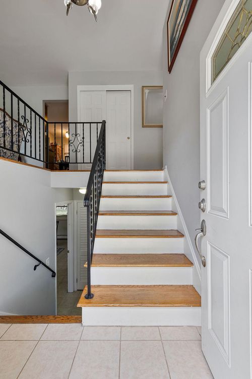 16 Green Bower Ln, New City, NY, 10956-1553 | Card Image