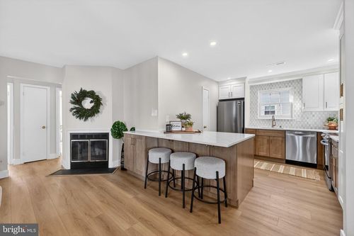 8 Raven Ct, MOUNT LAUREL, NJ, 08054-3043 | Card Image