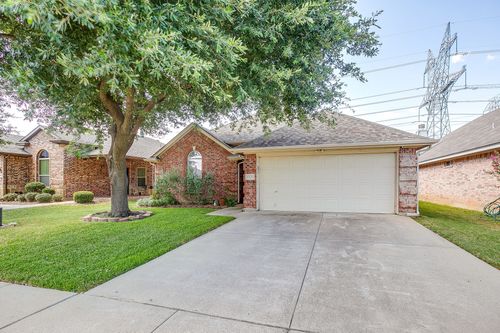 1325 Sierra Blanca Dr, Burleson, TX, 76028-6847 | Card Image