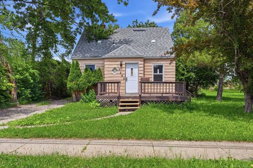 18545 Huntington Ave, Harper Woods, MI, 48225-2033 | Card Image
