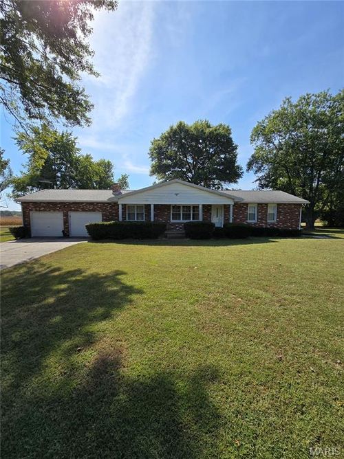 1011 Voorhees Ln, Brighton, IL, 62012-2136 | Card Image