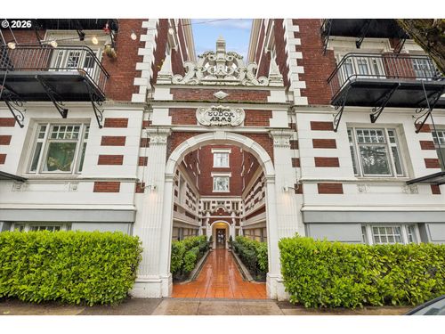 202-1811 Nw Couch St, Portland, OR, 97209 | Card Image