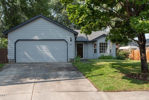 2225 Sw 30th Ct, Redmond, OR, 97756-8044 | Card Image