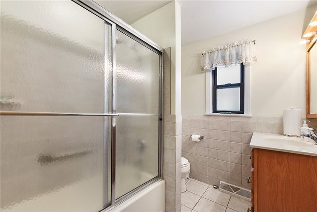 1609 Zeuger St, House other with 3 bedrooms, 3 bathrooms and 2 parking in Glenshaw PA | Image 16