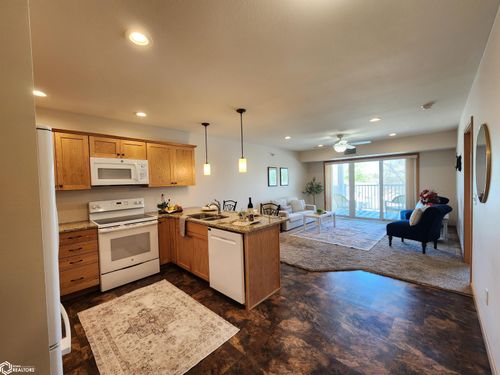 apt-311-809 7th Ave N, Clear Lake, IA, 50428-1587 | Card Image