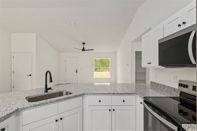 24375 Nw Foxglove Ln, House other with 3 bedrooms, 2 bathrooms and null parking in DUNNELLON FL | Image 11