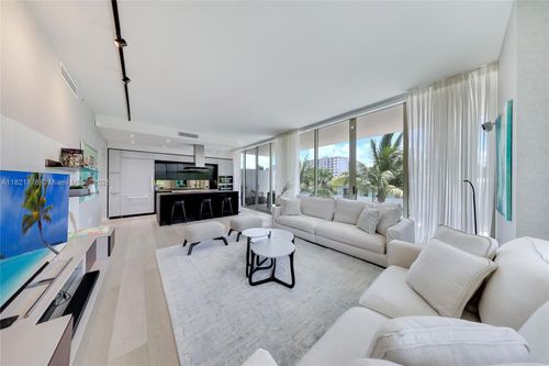 3d-300 Collins Ave, Miami Beach, FL, 33139-6957 | Card Image
