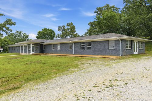 105 Kentucky Ave S, Parsons, TN, 38363-2517 | Card Image