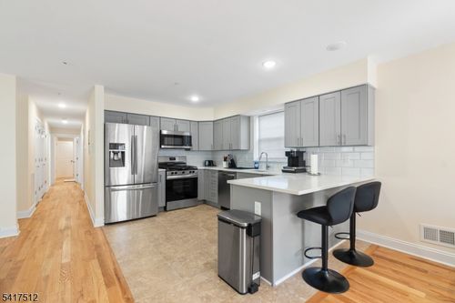 337 13th Ave, Newark, NJ, 07103 | Card Image