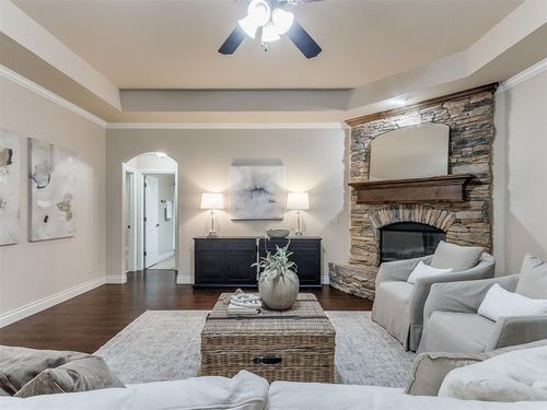 15509 Colonia Bella Dr, Edmond, OK, 73013-6433 | Card Image