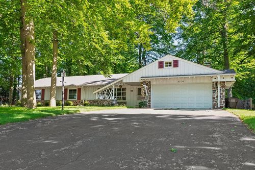 2336 W Green Tree Road, GLENDALE, WI, 53209 | Card Image