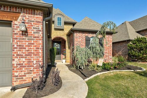 2209 Bretton Ln, Edmond, OK, 73012-1286 | Card Image