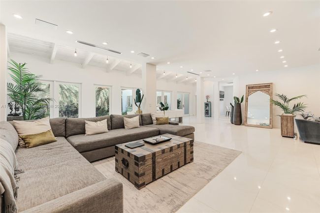 7233 Los Pinos Blvd, House other with 5 bedrooms, 6 bathrooms and null parking in Coral Gables FL | Image 14