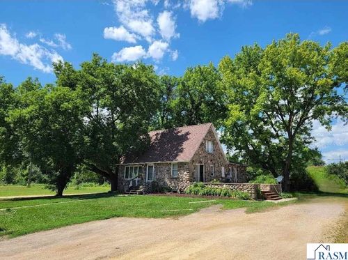 802 Le Hillier St, Mankato, MN, 56001-1846 | Card Image