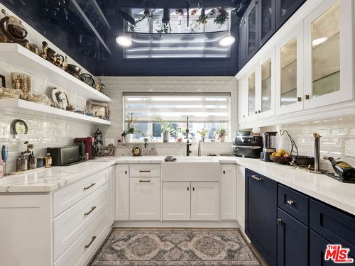 6842 Ranchito Ave, Van Nuys, CA, 91405-4159 | Card Image