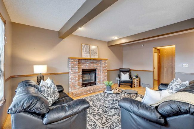16527 Sunhaven Road Se, Home with 4 bedrooms, 2 bathrooms and 4 parking in Calgary AB | Image 15
